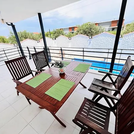 Urla Klorsuz Tuzlu Su Havuzlu Evde Konakla Apartment *