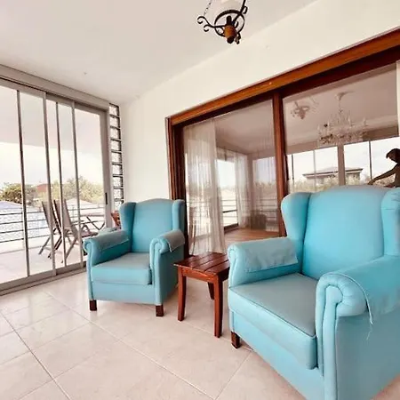 Urla Klorsuz Tuzlu Su Havuzlu Evde Konakla Apartment *